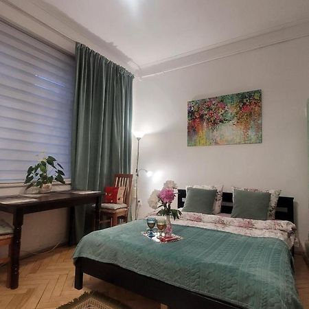 Central Apartment On Rynok Square Lviv Extérieur photo