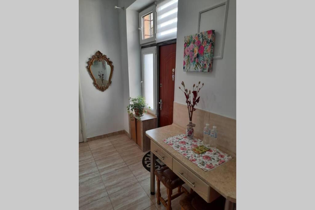 Central Apartment On Rynok Square Lviv Extérieur photo