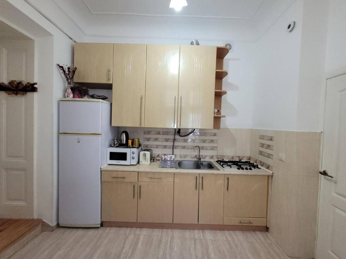 Central Apartment On Rynok Square Lviv Extérieur photo