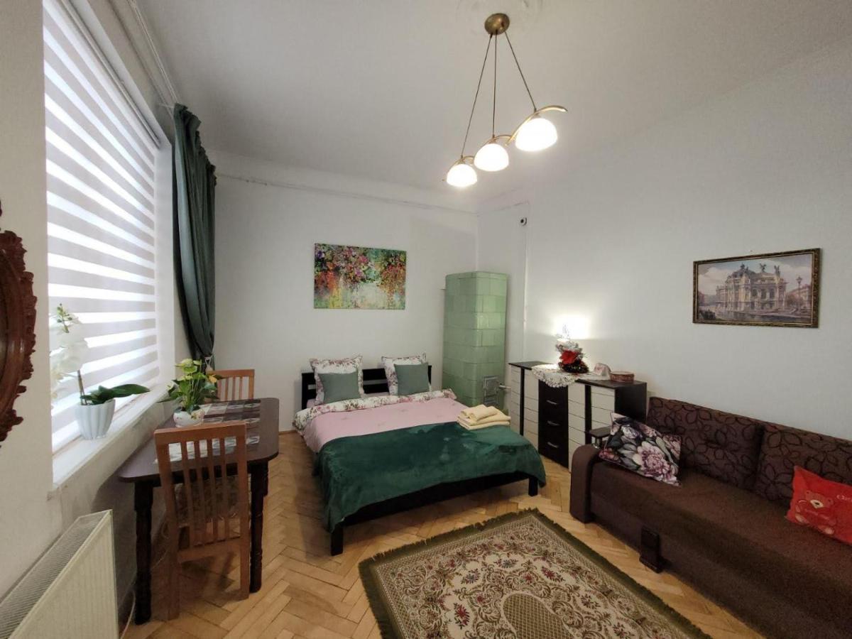 Central Apartment On Rynok Square Lviv Extérieur photo