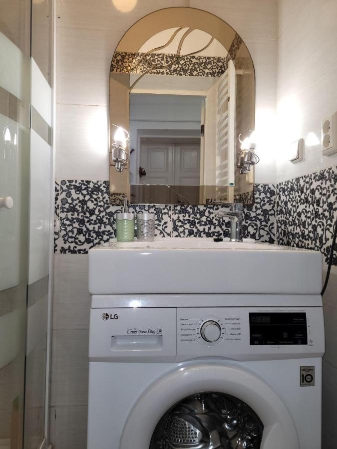Central Apartment On Rynok Square Lviv Extérieur photo