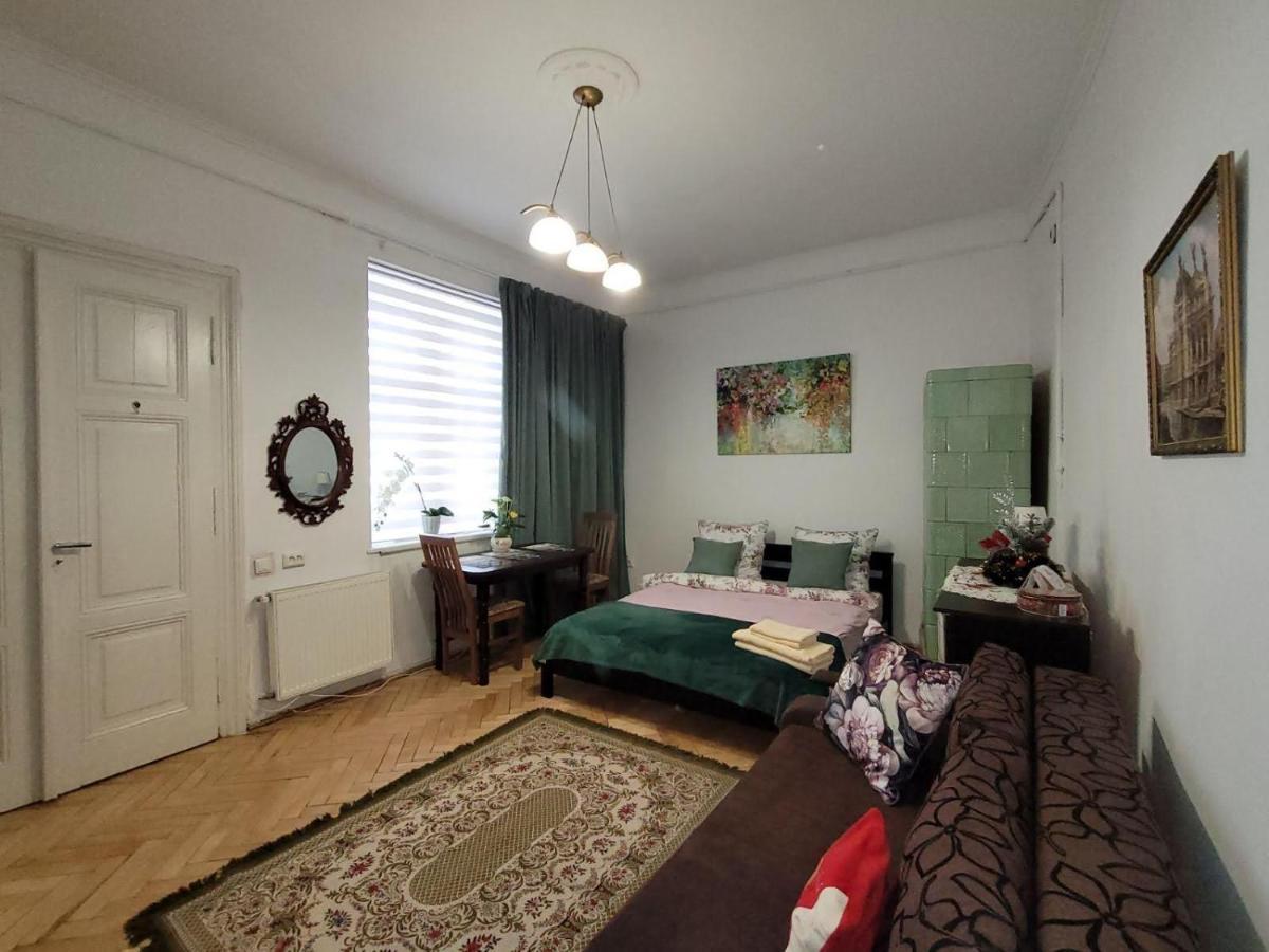 Central Apartment On Rynok Square Lviv Extérieur photo