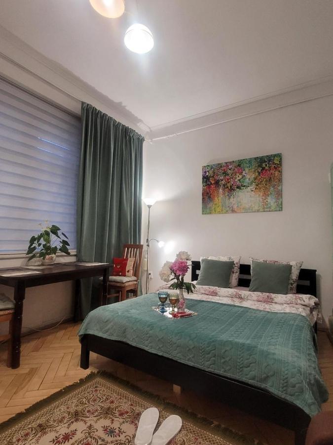 Central Apartment On Rynok Square Lviv Extérieur photo
